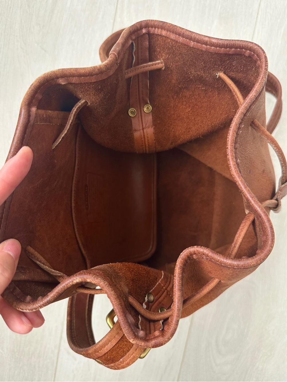 Vtg Coach 9952 Lula's Legacy Drawstring Bucket Leather Bag in British Tan - Picture 8 of 16